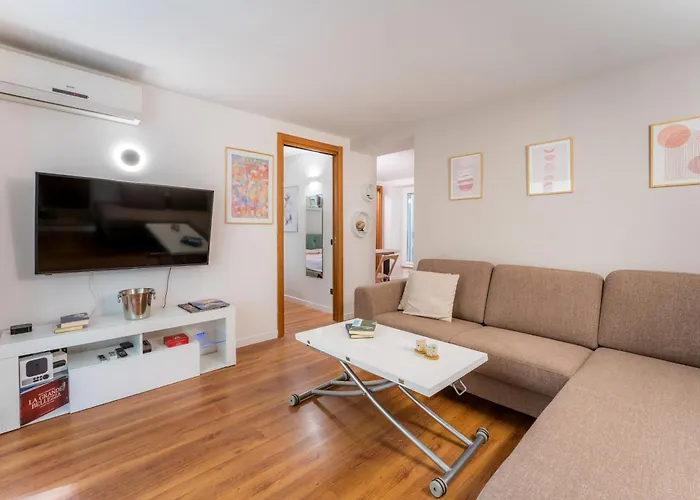 Villafranca Loft, Modern Nearby The Station Apartment Rome