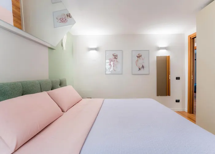 Villafranca Loft, Modern Nearby The Station Apartment *